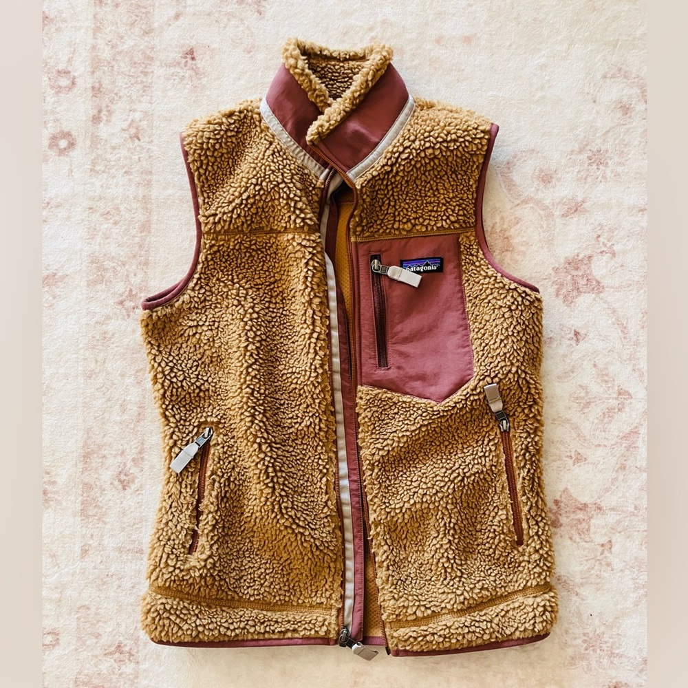 Patagonia Retro Pile Sherpa Fleece Vest – Tan & Rust | Cozy Outdoor Layer
